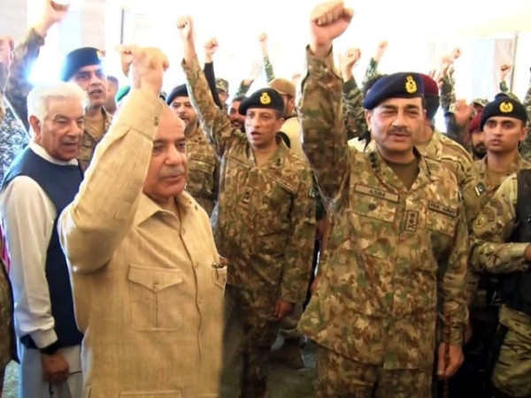 ہم بھارت سےمذاکرات اور جنگ دونوں کے لیے تیار ہیں، وزیر اعظم